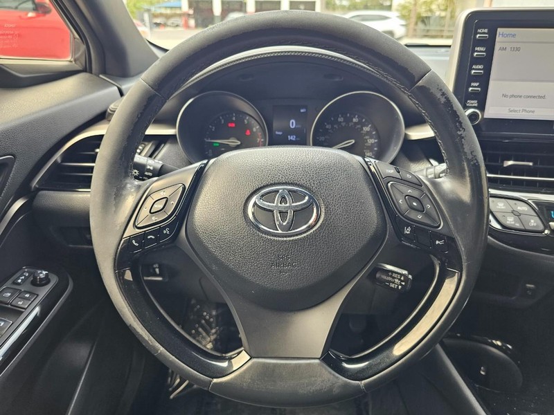 Toyota C-HR Vehicle Full-screen Gallery Image 22