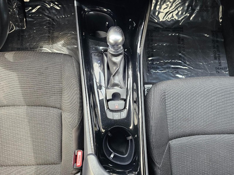 Toyota C-HR Vehicle Full-screen Gallery Image 25