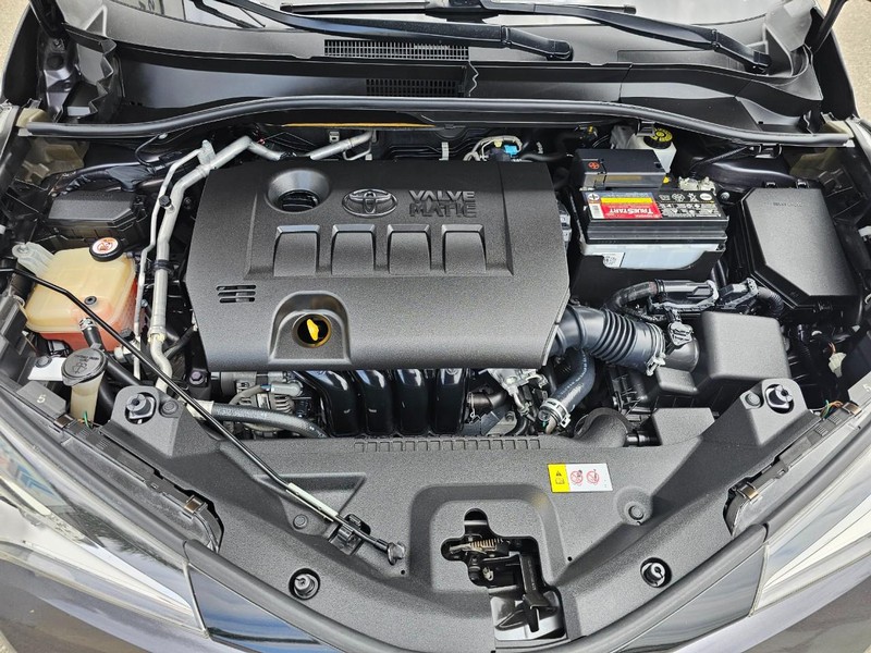 Toyota C-HR Vehicle Full-screen Gallery Image 31
