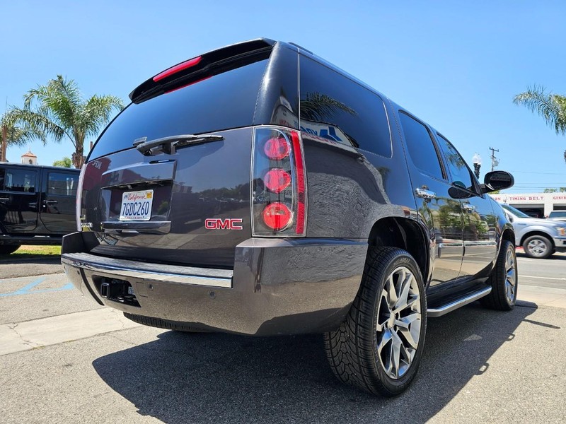 GMC Yukon Vehicle Full-screen Gallery Image 5