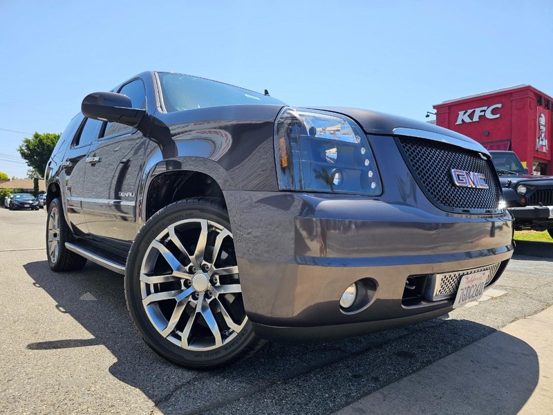 GMC Yukon Vehicle Full-screen Gallery Image 6