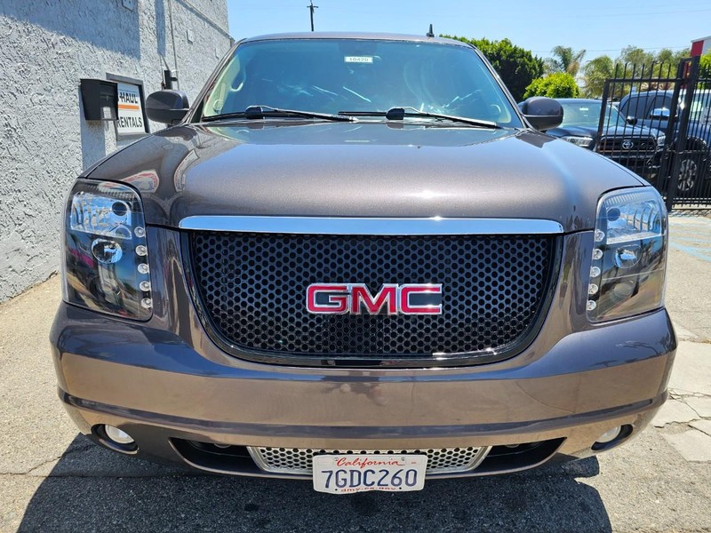 GMC Yukon Vehicle Full-screen Gallery Image 7