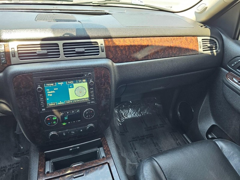 GMC Yukon Vehicle Full-screen Gallery Image 29