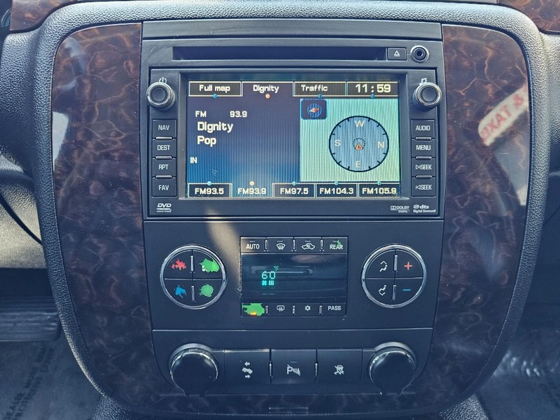 GMC Yukon Vehicle Full-screen Gallery Image 30