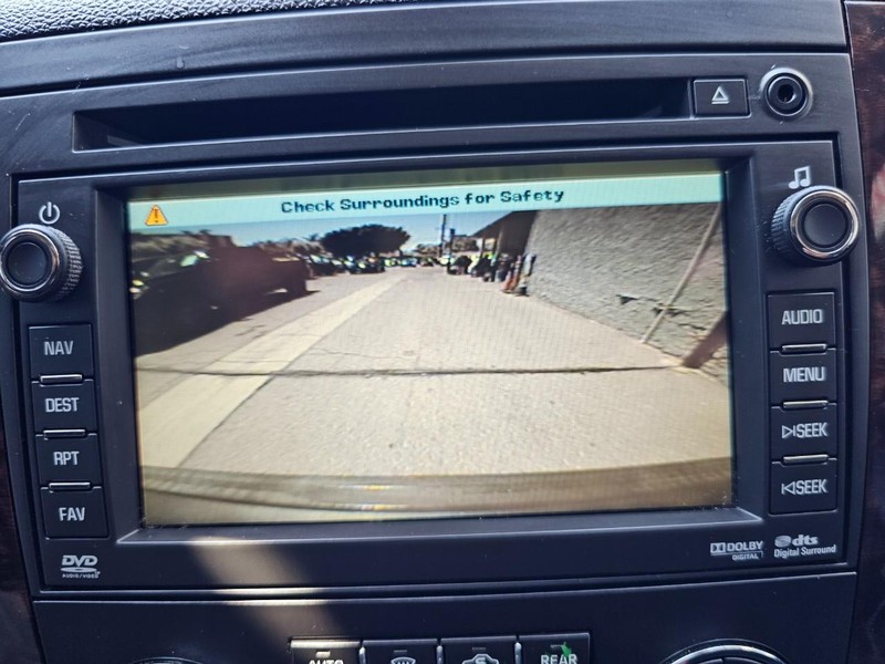 GMC Yukon Vehicle Full-screen Gallery Image 31