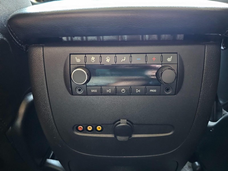 GMC Yukon Vehicle Full-screen Gallery Image 36