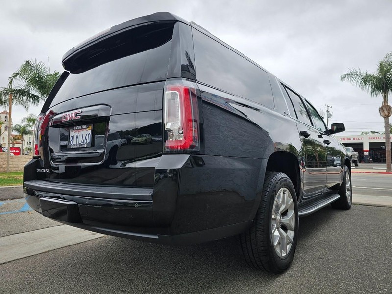GMC Yukon XL Vehicle Full-screen Gallery Image 5