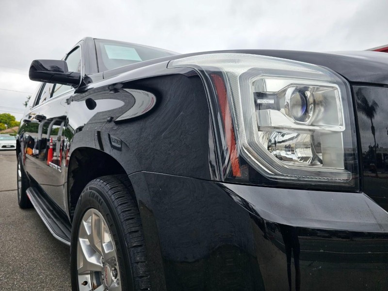 GMC Yukon XL Vehicle Full-screen Gallery Image 8