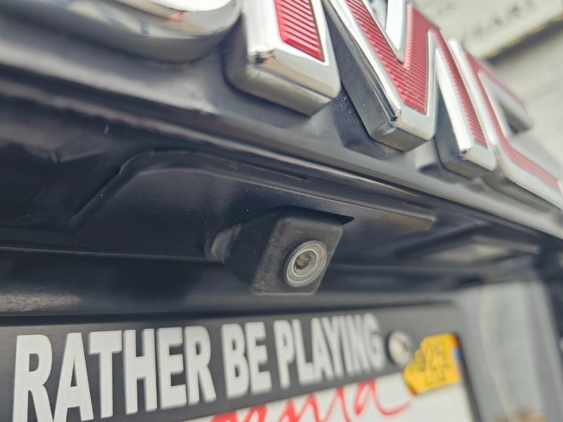 GMC Yukon XL Vehicle Full-screen Gallery Image 12