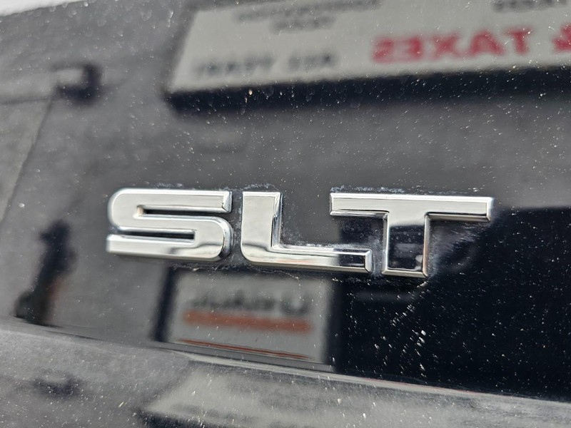GMC Yukon XL Vehicle Full-screen Gallery Image 14