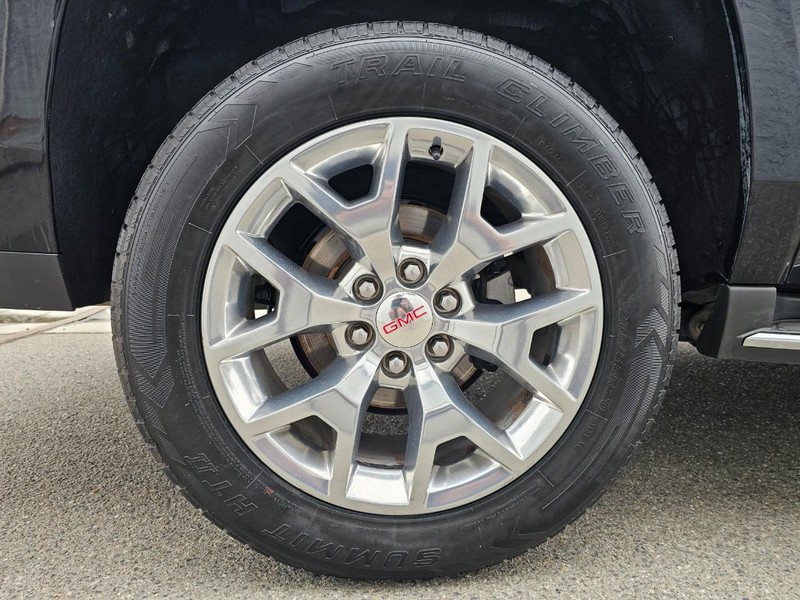 GMC Yukon XL Vehicle Full-screen Gallery Image 15