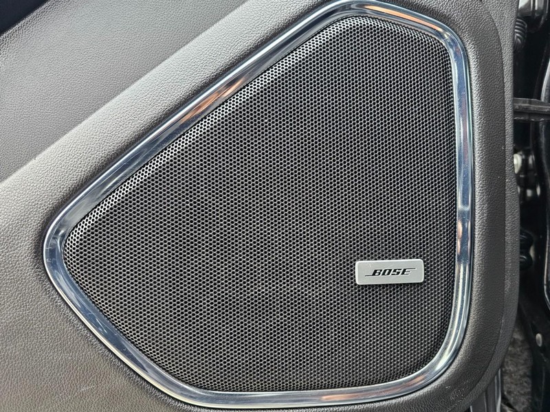 GMC Yukon XL Vehicle Full-screen Gallery Image 17