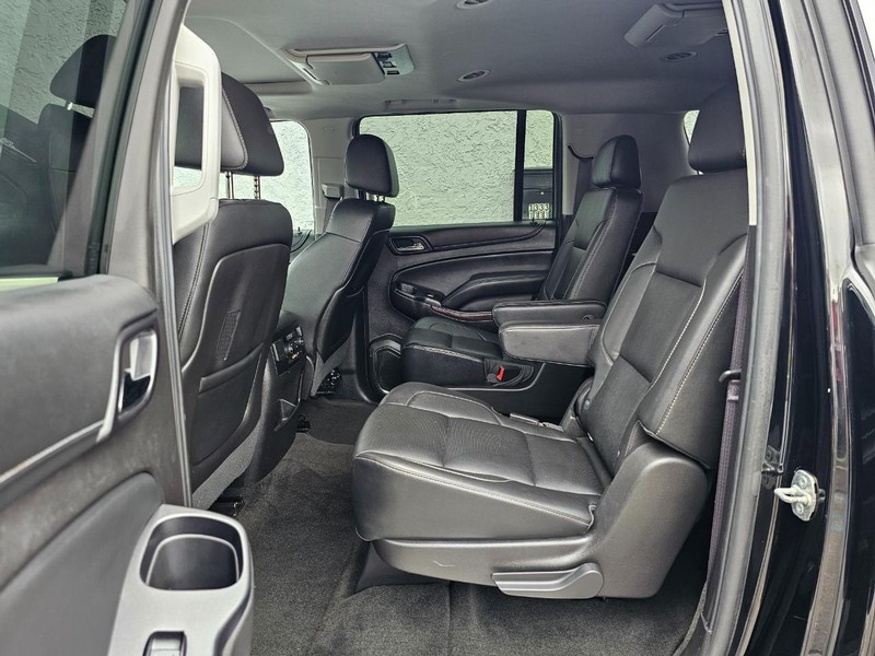 GMC Yukon XL Vehicle Full-screen Gallery Image 23