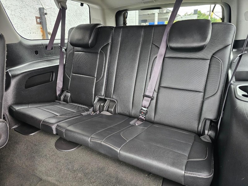 GMC Yukon XL Vehicle Full-screen Gallery Image 24