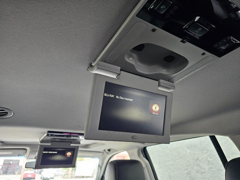 GMC Yukon XL Vehicle Full-screen Gallery Image 26