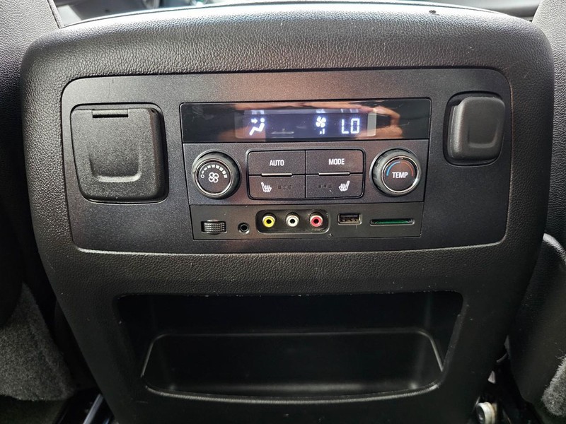 GMC Yukon XL Vehicle Full-screen Gallery Image 27