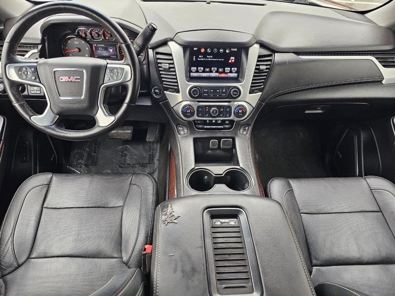 GMC Yukon XL Vehicle Full-screen Gallery Image 28
