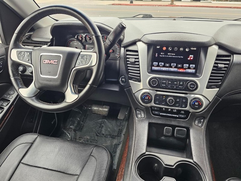 GMC Yukon XL Vehicle Full-screen Gallery Image 31