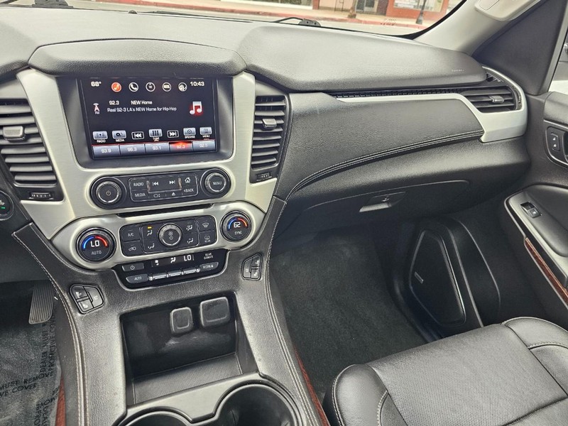 GMC Yukon XL Vehicle Full-screen Gallery Image 32