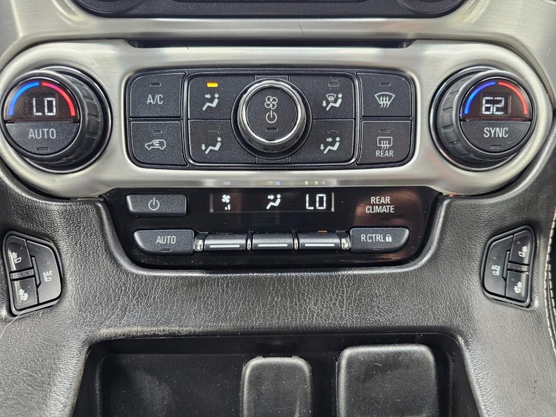GMC Yukon XL Vehicle Full-screen Gallery Image 34