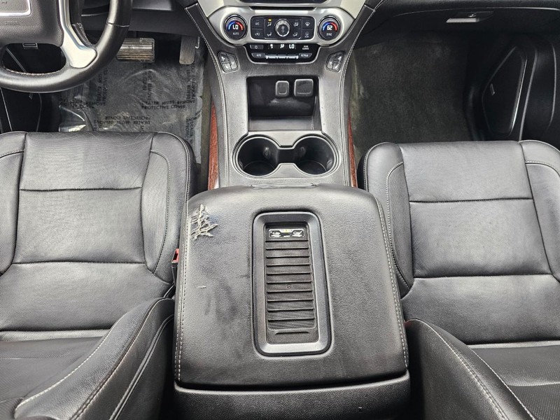 GMC Yukon XL Vehicle Full-screen Gallery Image 35