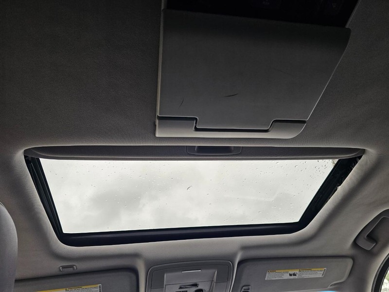 GMC Yukon XL Vehicle Full-screen Gallery Image 37