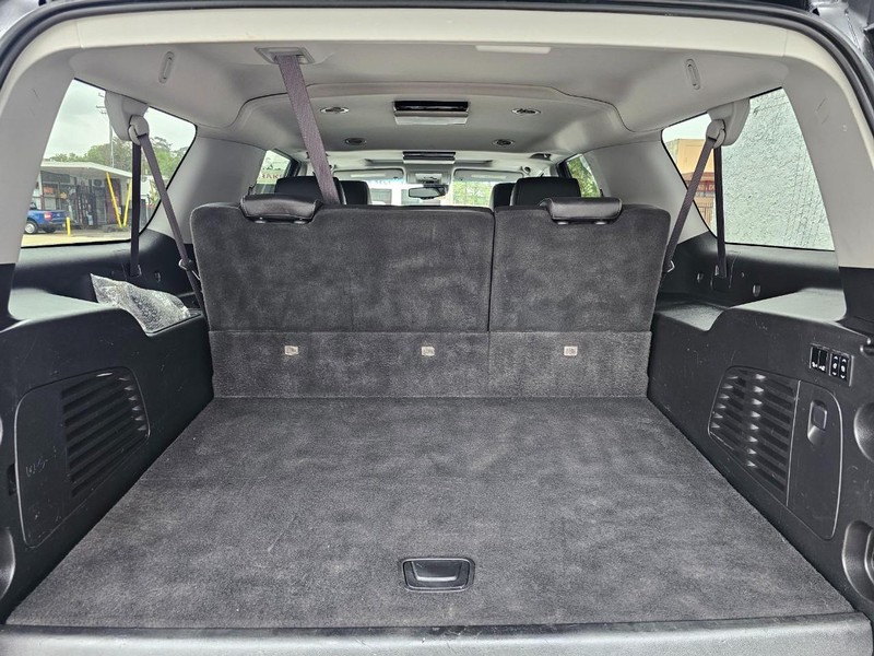 GMC Yukon XL Vehicle Full-screen Gallery Image 39