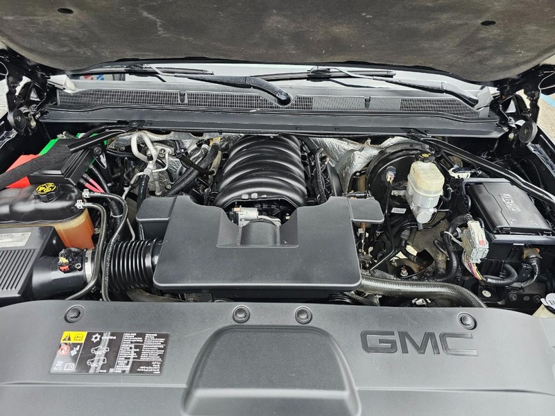 GMC Yukon XL Vehicle Full-screen Gallery Image 40