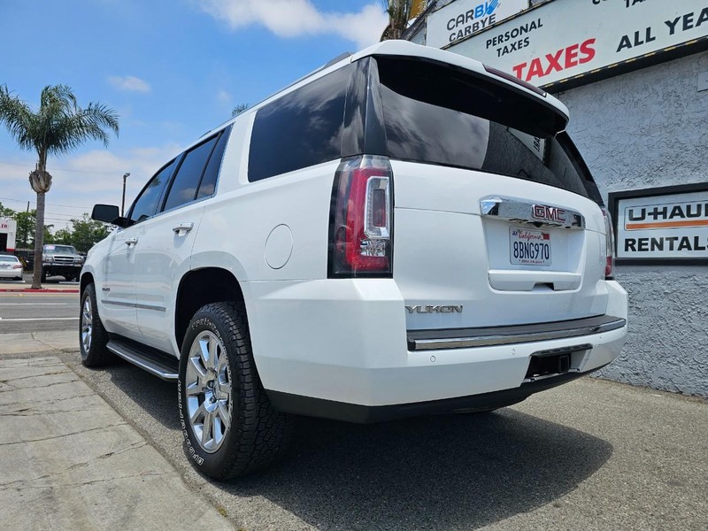 GMC Yukon Vehicle Full-screen Gallery Image 3