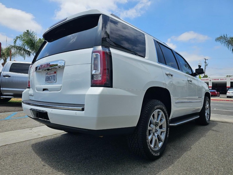 GMC Yukon Vehicle Full-screen Gallery Image 5