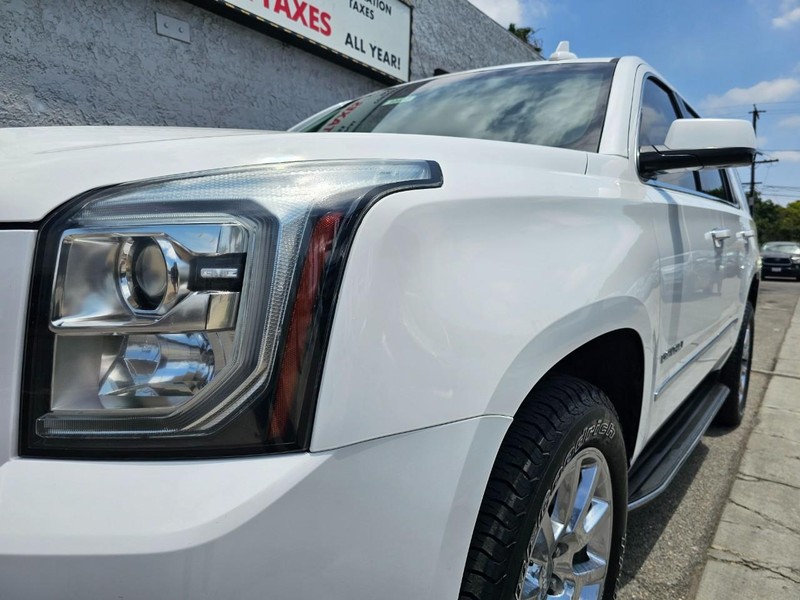 GMC Yukon Vehicle Full-screen Gallery Image 9
