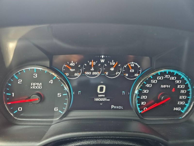 GMC Yukon Vehicle Full-screen Gallery Image 22