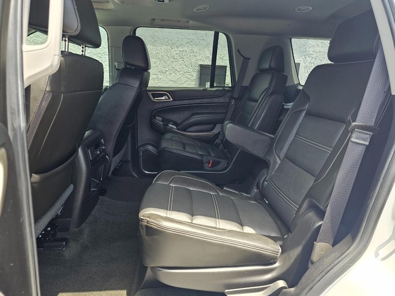GMC Yukon Vehicle Full-screen Gallery Image 23