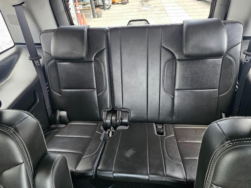 GMC Yukon Vehicle Full-screen Gallery Image 26