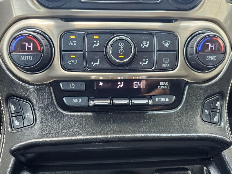 GMC Yukon Vehicle Full-screen Gallery Image 33
