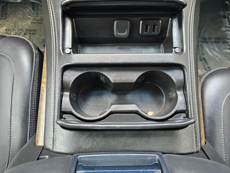 GMC Yukon Vehicle Full-screen Gallery Image 34