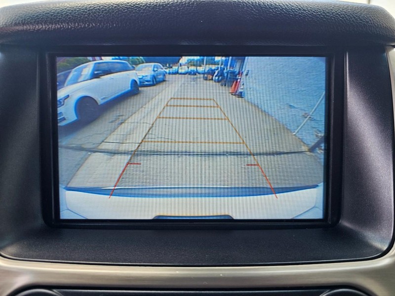 GMC Yukon Vehicle Full-screen Gallery Image 37