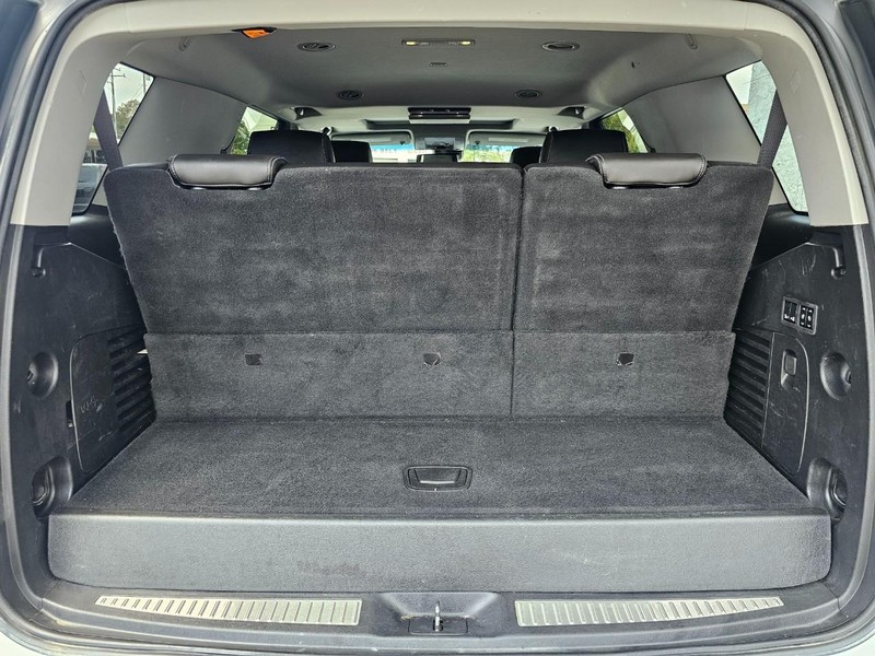 GMC Yukon Vehicle Full-screen Gallery Image 38