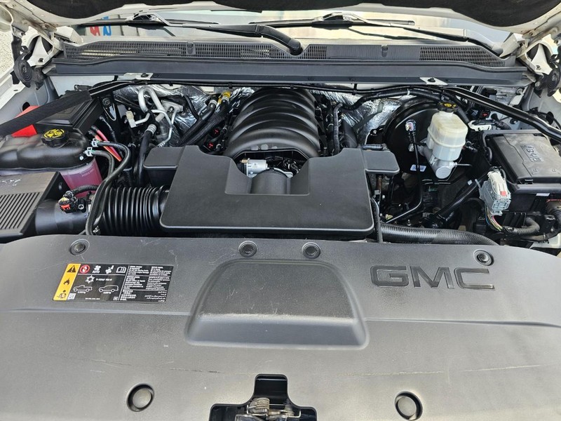 GMC Yukon Vehicle Full-screen Gallery Image 41