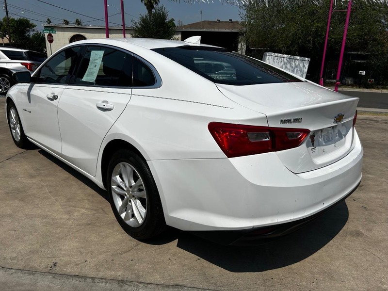 Chevrolet Malibu Vehicle Full-screen Gallery Image 3