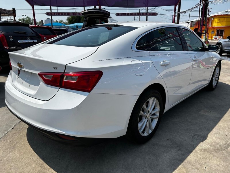 Chevrolet Malibu Vehicle Full-screen Gallery Image 4