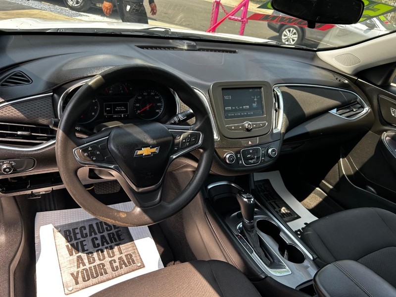 Chevrolet Malibu Vehicle Full-screen Gallery Image 6
