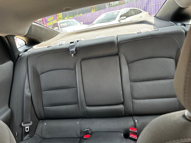 Chevrolet Malibu Vehicle Full-screen Gallery Image 8