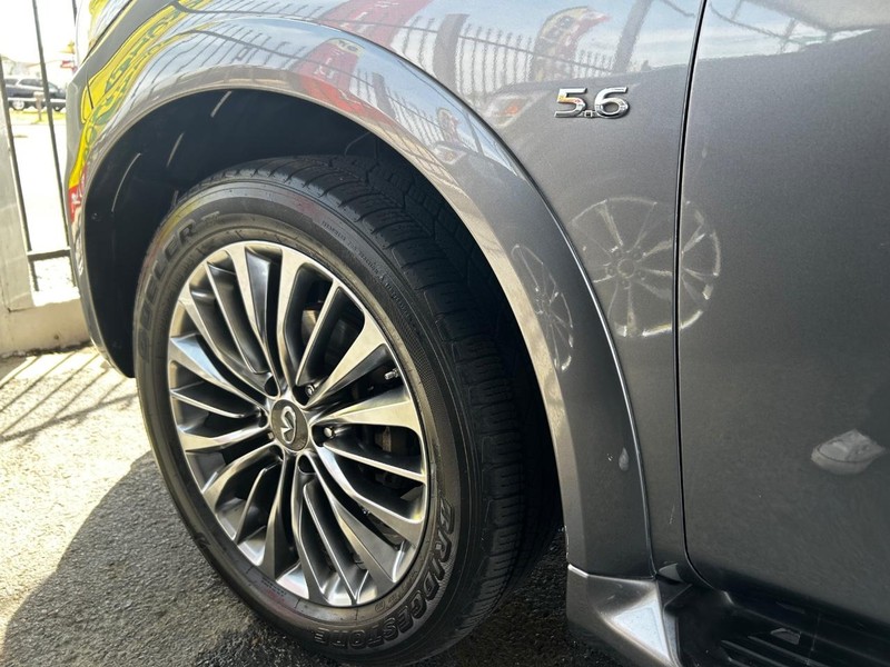 INFINITI QX80 Vehicle Full-screen Gallery Image 5