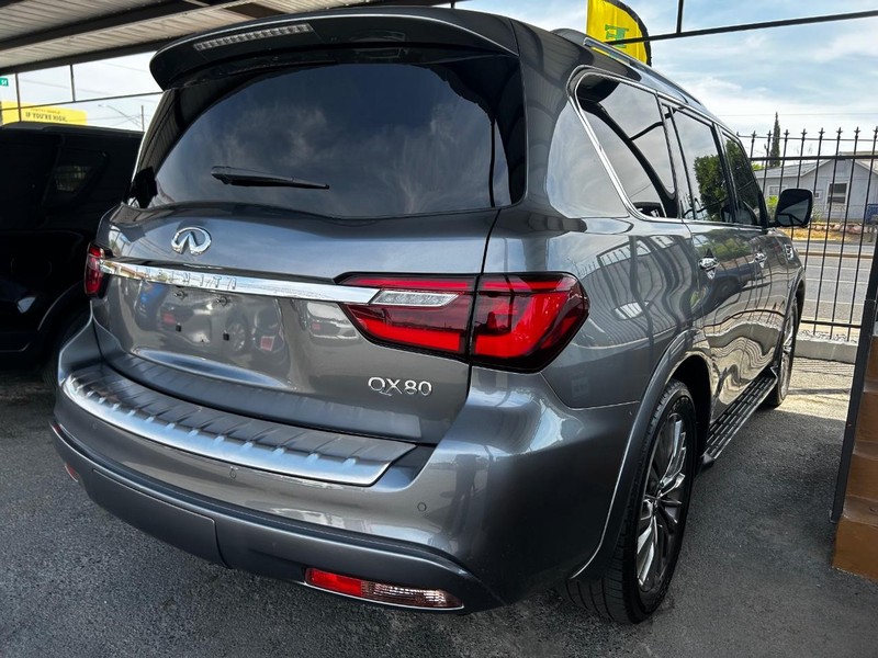 INFINITI QX80 Vehicle Full-screen Gallery Image 7