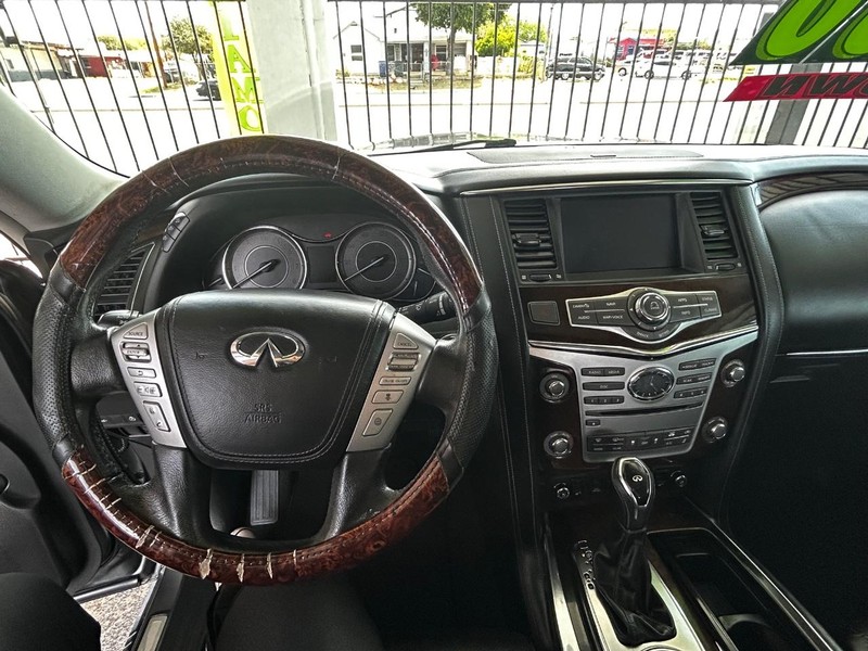 INFINITI QX80 Vehicle Full-screen Gallery Image 13