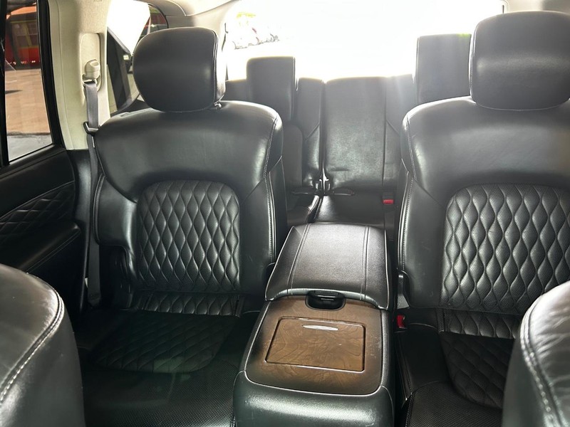 INFINITI QX80 Vehicle Full-screen Gallery Image 22