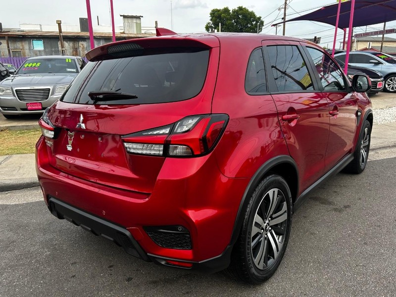 Mitsubishi Outlander Sport Vehicle Full-screen Gallery Image 3