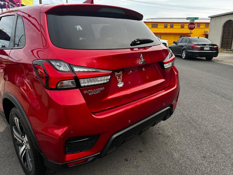 Mitsubishi Outlander Sport Vehicle Full-screen Gallery Image 4