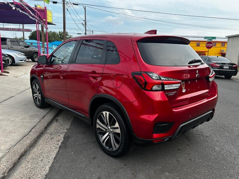 Mitsubishi Outlander Sport Vehicle Full-screen Gallery Image 5